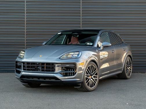 Vanadium Gray Metallic 2026 Porsche Cayenne GTS