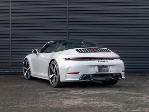 2026 Porsche 911 Targa 4S