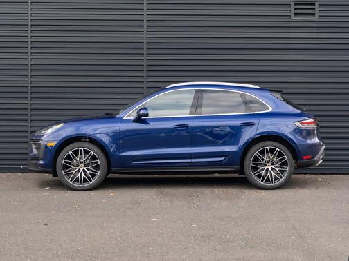 Gentian Blue Metallic 2026 Porsche Macan Macan