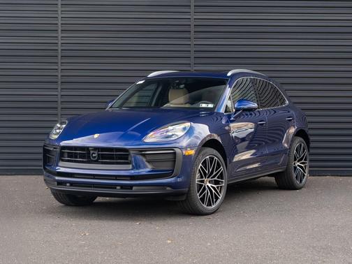 Gentian Blue Metallic 2026 Porsche Macan Macan