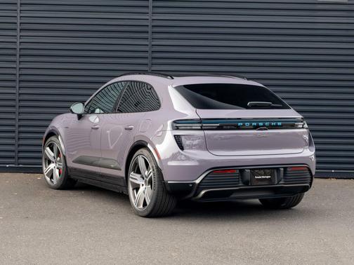 2024 Porsche Macan Turbo