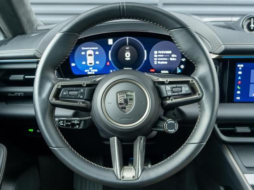 2024 Porsche Macan Turbo