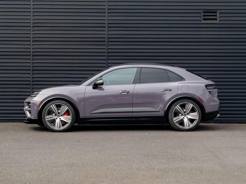 2024 Porsche Macan Turbo