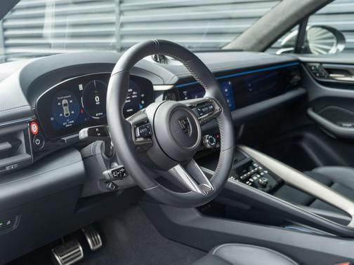 2024 Porsche Macan Turbo