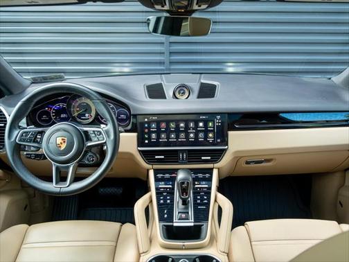2022 Porsche Cayenne Platinum Edition