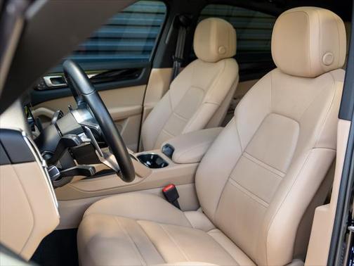2022 Porsche Cayenne Platinum Edition