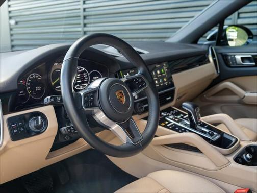2022 Porsche Cayenne Platinum Edition