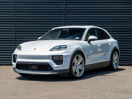 2025 Porsche Macan Base