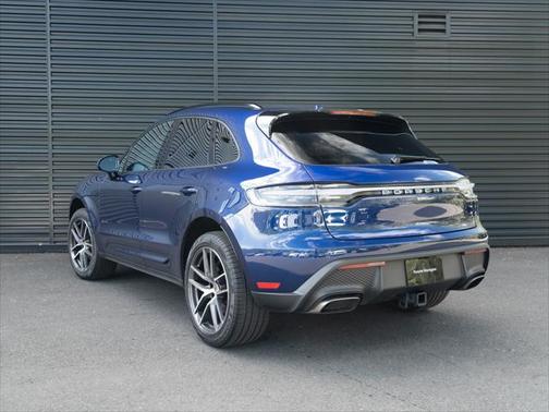 2025 Porsche Macan Base