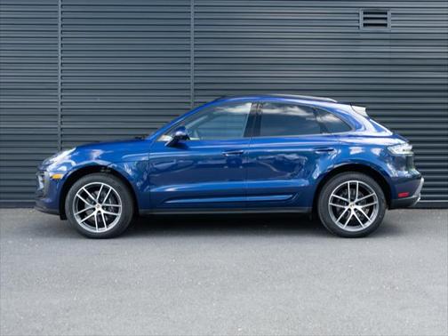 2025 Porsche Macan Base