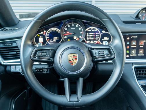 2023 Porsche Panamera 4 Platinum Edition