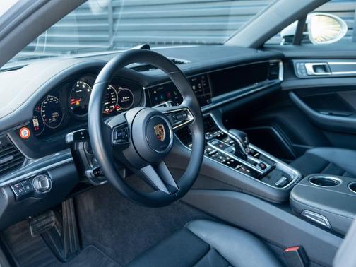 Carrara White 2023 Porsche Panamera 4 Platinum Edition