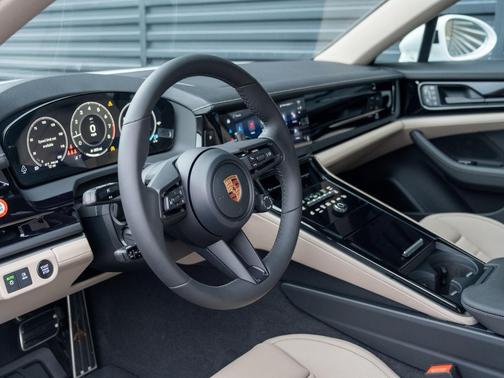 2026 Porsche Panamera 4