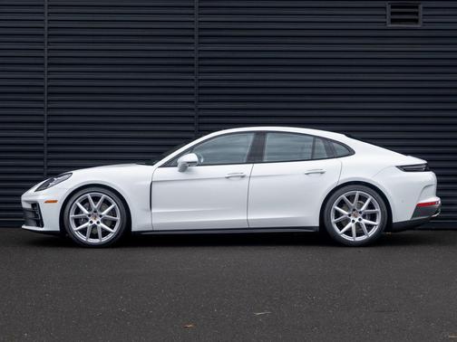 2026 Porsche Panamera 4