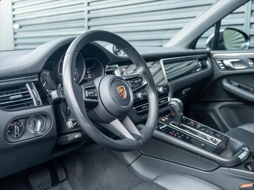 2023 Porsche Macan Base