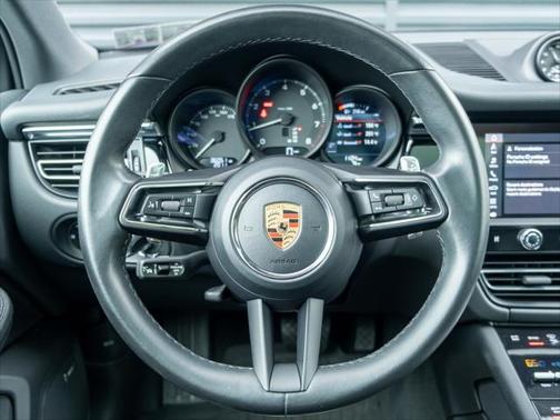 2023 Porsche Macan Base