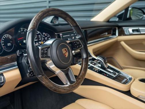 2017 Porsche Panamera 4