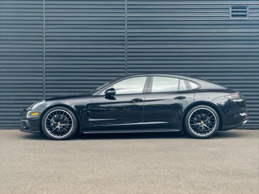 2017 Porsche Panamera 4