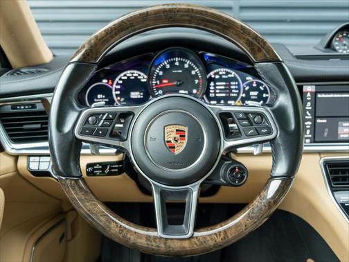 2017 Porsche Panamera 4