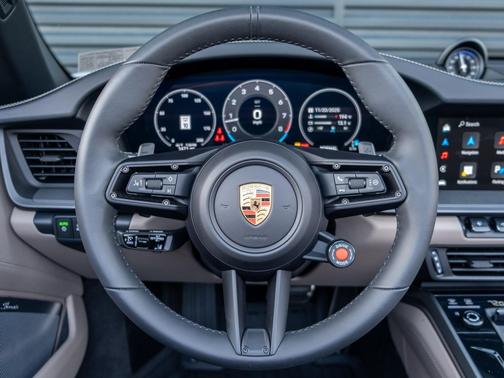 2025 Porsche 911 Carrera