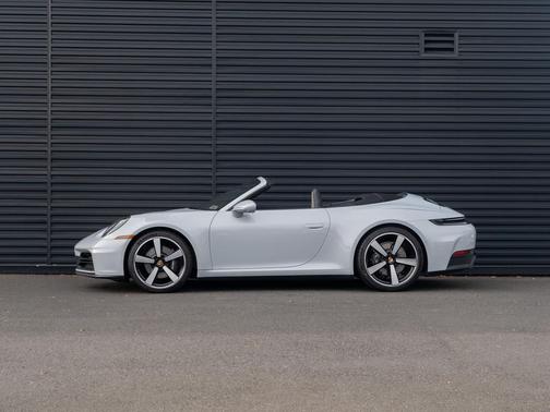 2025 Porsche 911 Carrera