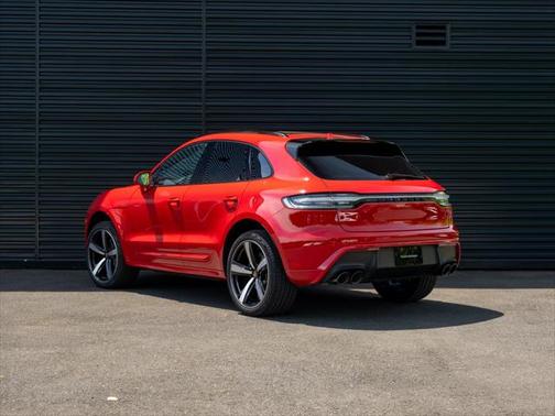 2025 Porsche Macan Base