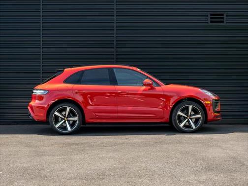 2025 Porsche Macan Base