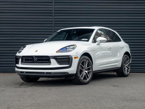 2025 Porsche Macan Base