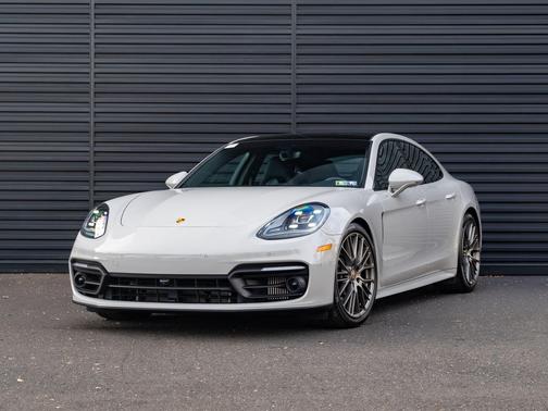 2023 Porsche Panamera 4