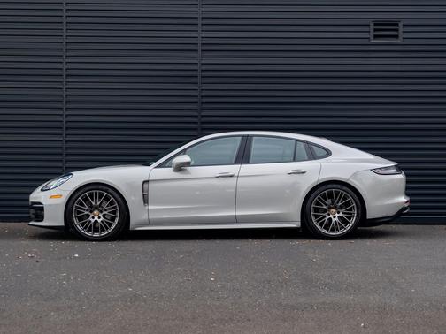 2023 Porsche Panamera 4