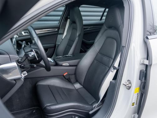 2023 Porsche Panamera 4