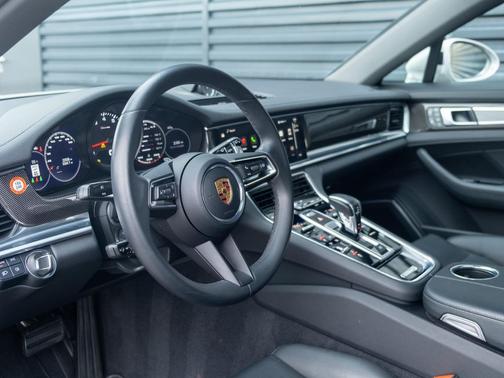 2023 Porsche Panamera 4