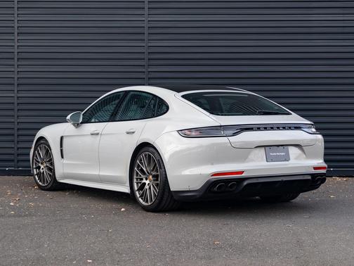 2023 Porsche Panamera 4