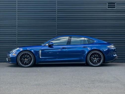 2022 Porsche Panamera 4 Platinum Edition