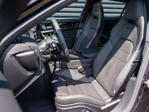 2025 Porsche Panamera 4