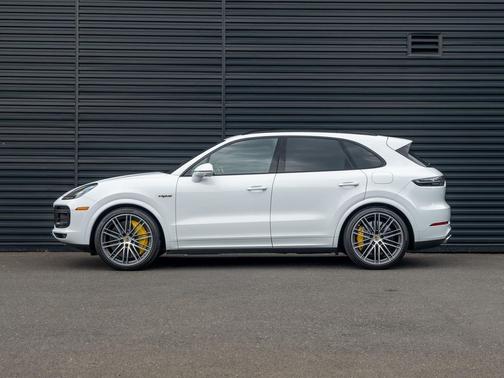 2023 Porsche Cayenne Turbo S
