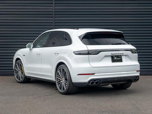 2023 Porsche Cayenne Turbo S