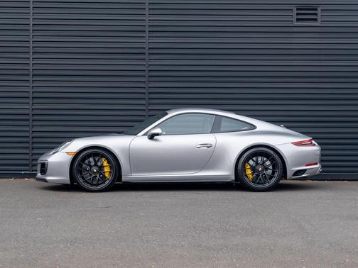 2019 Porsche 911 Carrera GTS