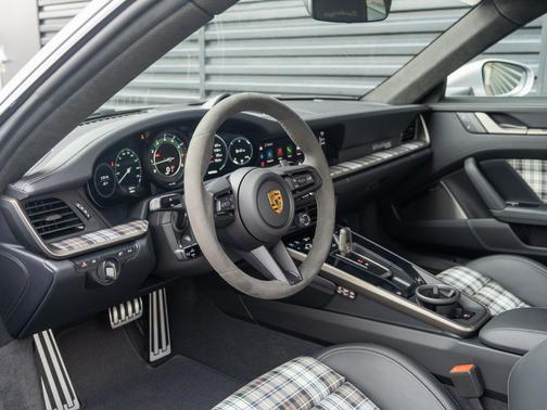 2025 Porsche 911 Turbo