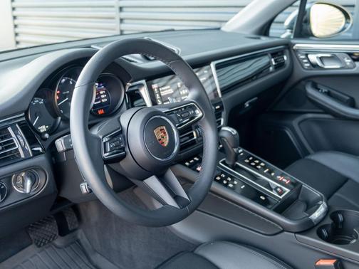 2025 Porsche Macan T