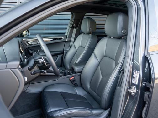 2025 Porsche Macan T