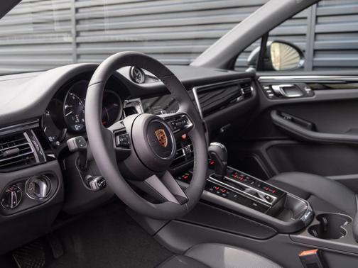 2025 Porsche Macan T