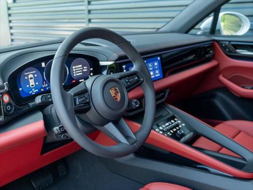 2025 Porsche Macan Base