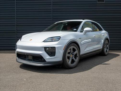 2025 Porsche Macan Base