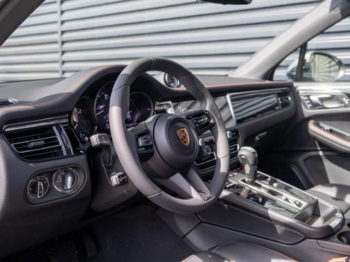 2025 Porsche Macan T