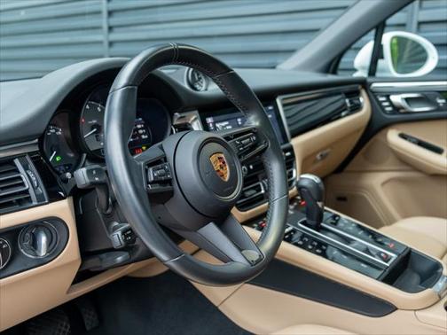 2022 Porsche Macan Base