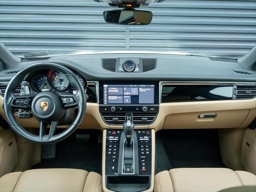 2022 Porsche Macan Base