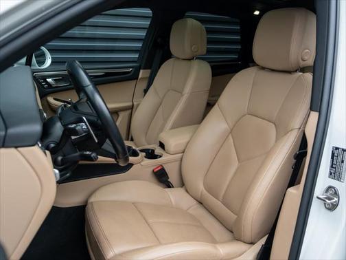 2022 Porsche Macan Base