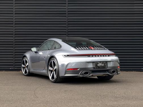 2025 Porsche 911 Carrera