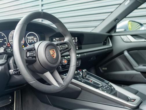 2025 Porsche 911 Carrera